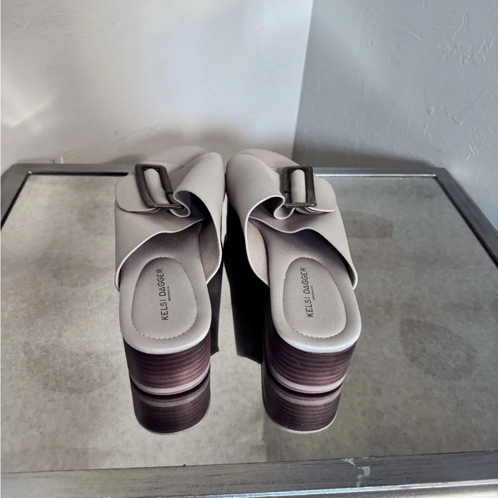 Kelsi Dagger platform Tam/brown sandals
